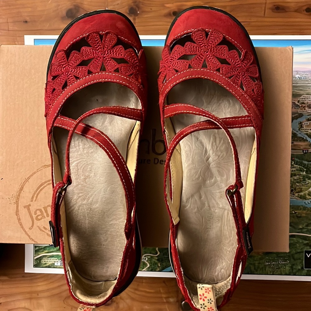 Gently worn Jambu adventure sandals!